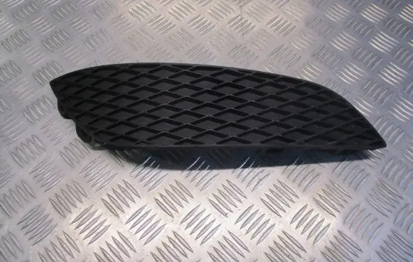 Opel Astra H Front bumper lower grill