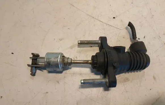 Toyota RAV 4 (XA30) Clutch master cylinder