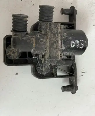 BMW 5 E60 E61 Coolant heater control valve 6411692022602 6920226