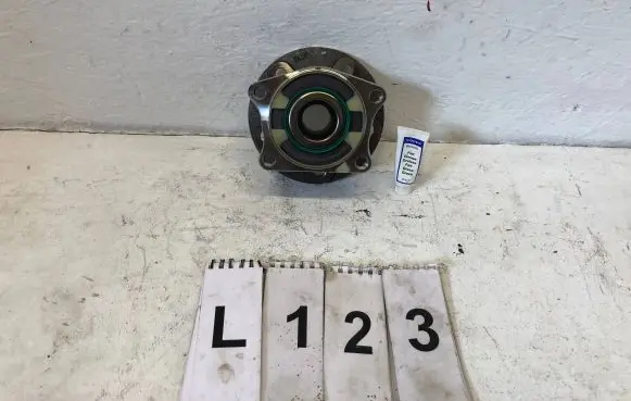 Volvo S80 Rear wheel hub spindle/knuckle 31201010