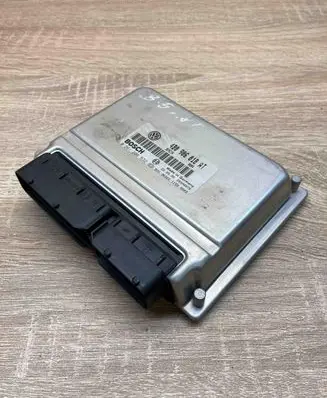 Volkswagen PASSAT B5 Engine control unit/module ECU 4B0906018AT 0261206532 USED