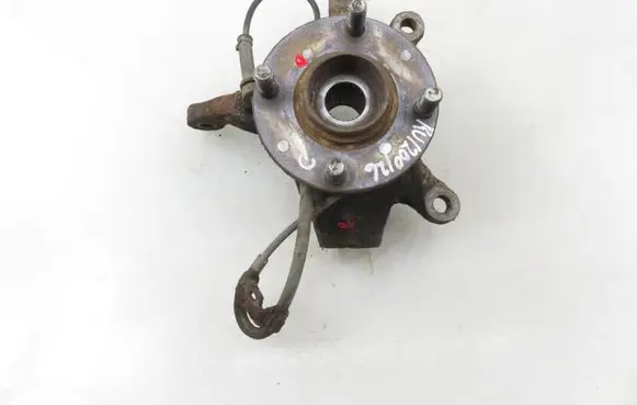 Suzuki Swift I Front wheel hub spindle knuckle 