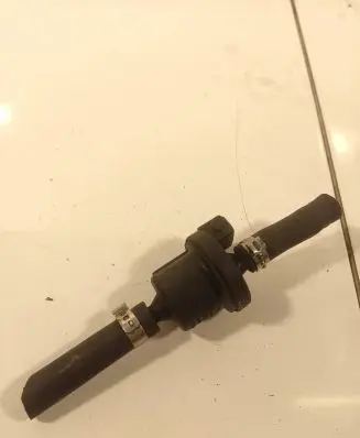 Volkswagen Golf V Valve vacuum 058133517 0280142300