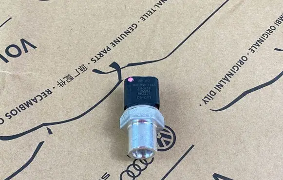 Audi A8 S8 D4 4H Air conditioning (A/C) pressure sensor 4H0959126A