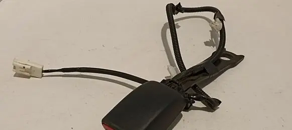 Toyota Prius (XW30) Front seatbelt buckle E034501