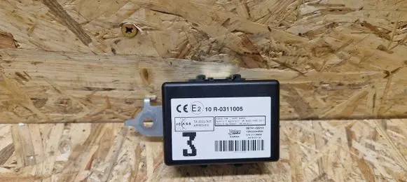 Toyota Avensis T270 Door control unit/module 8974102210 10R0311005 VZS000048593