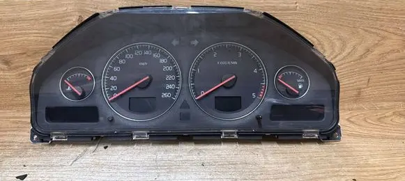 Volvo V70 Speedometer (instrument cluster) 9499671