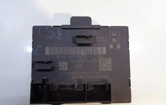 Volkswagen PASSAT B8 Door control unit/module 5Q0959595E 5Q0959595B