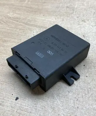 Mercedes-Benz E W211 Air suspension control unit module (rear) 2115450432