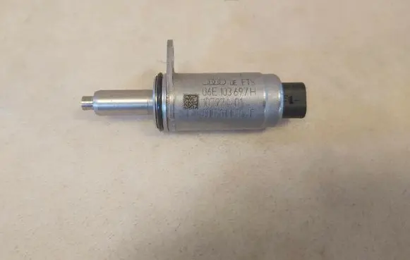 Audi A7 S7 4G Camshaft vanos timing valve 06E103697H 06E 103 697 H