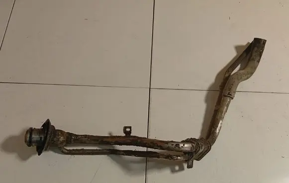 Ford Grand C-MAX Fuel tank filler neck pipe 