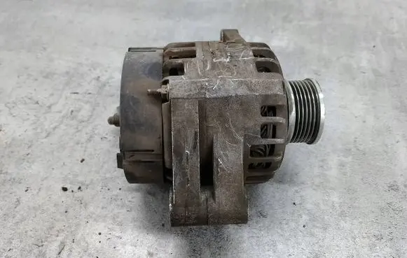 Opel Zafira B Generator/alternator DAN506