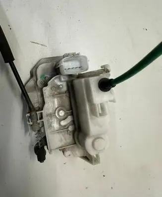 Alfa Romeo 159 Front door lock 50513056