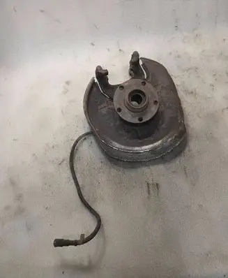 Audi A8 S8 D2 4D Rear wheel hub spindle/knuckle 