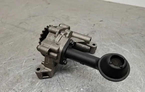 Volkswagen PASSAT B6 Oil pump 03G115105