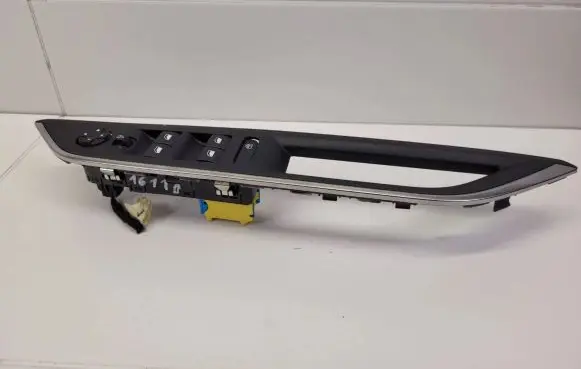 Peugeot 5008 II Electric window control switch 9810513877