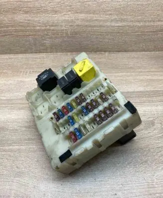 Ford Focus Fuse module 98AG14K150AE