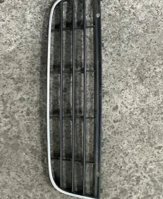 Volkswagen Golf V Front bumper lower grill 1K0853101