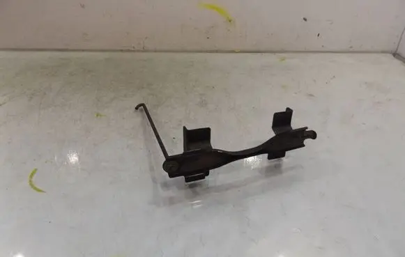 Toyota Yaris Engine mount bracket