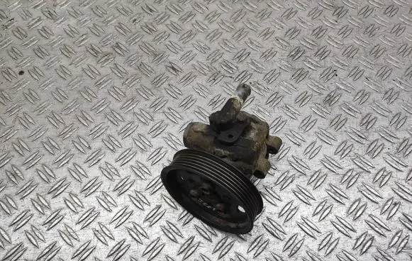 Volkswagen Jetta VI Power steering pump 5C0422152F
