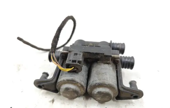 BMW 5 E39 Coolant heater control valve 6412837499502 1147412137