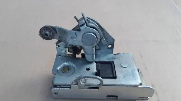 Iveco Daily 3rd gen Loading door lock 