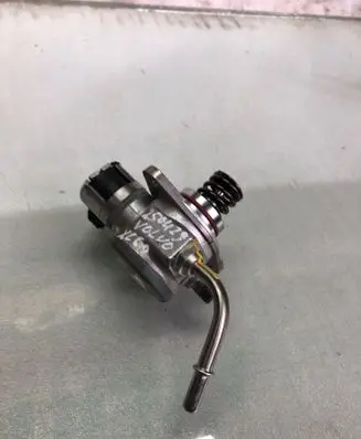 Volvo XC60 Fuel injection high pressure pump 32140068