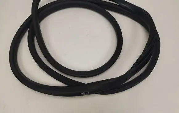 Volkswagen Amarok Front door rubber seal 