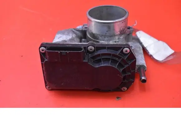 Mazda CX-7 Throttle body valve R2AA136B0