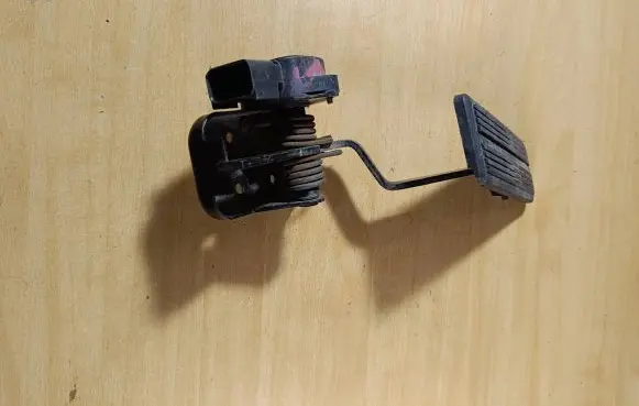 Chrysler Voyager Accelerator pedal position sensor 38087