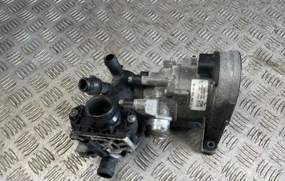 Mercedes-Benz C W205 Water pump A2642000100