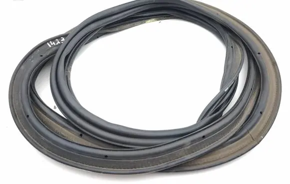 Peugeot 3008 III Trunk rubber seal (body) 9839886680