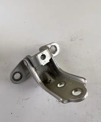 Hyundai Tucson JM Rear door lower hinge