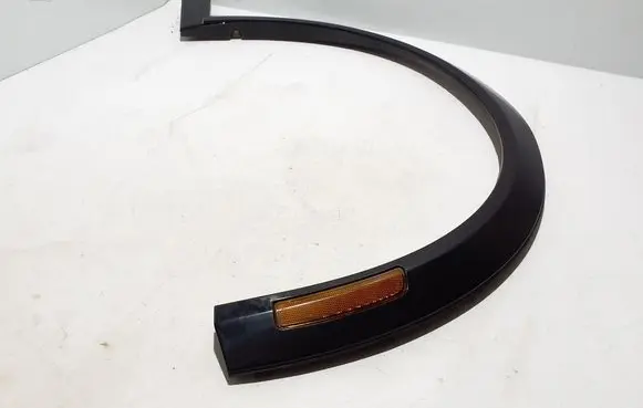 Ford Mach-E I Fender trim (molding) 