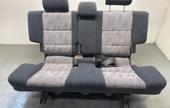 Toyota Land Cruiser (HDJ90) Second row seats 
