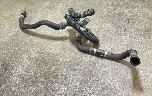 Citroen C4 III e-C4 Electric car engine cooling hoses/pipes K3323