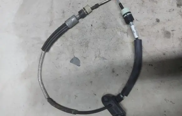 Gear shift cable linkage