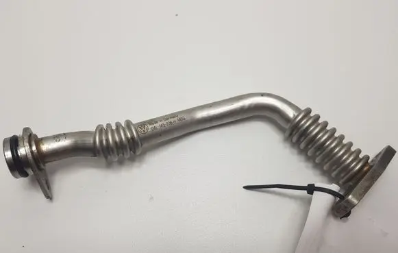 Volkswagen Golf VII Engine coolant pipe/hose 04L145736H