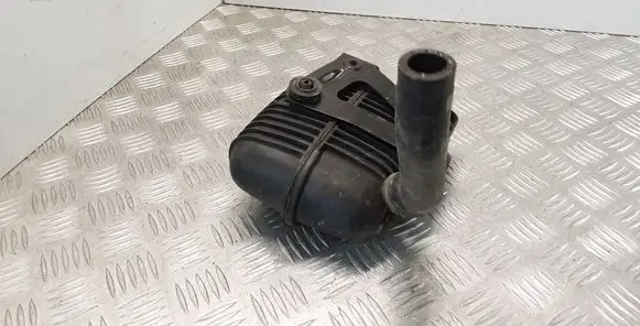 Vacuum air tank