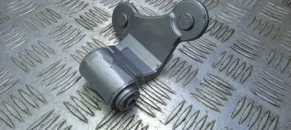 Mercedes-Benz C AMG W204 Front door lower hinge 
