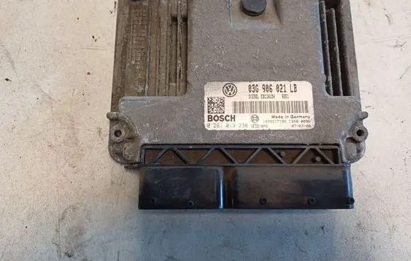 Skoda Octavia Mk2 (1Z) Engine control unit/module 03G906021LB 0281013238