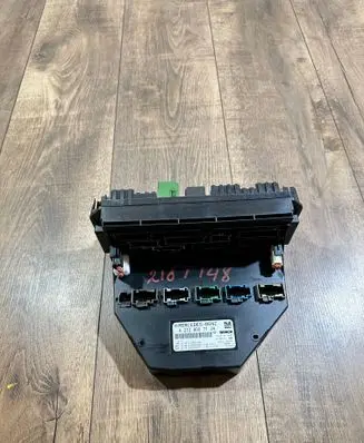 Mercedes-Benz CLS C218 X218 Fuse module A2129007124 A2129015504 A2129024408