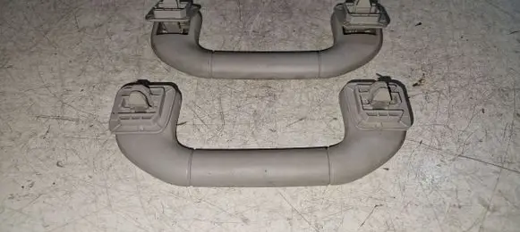 Mercedes-Benz E W212 A set of handles for the ceiling A2048100051