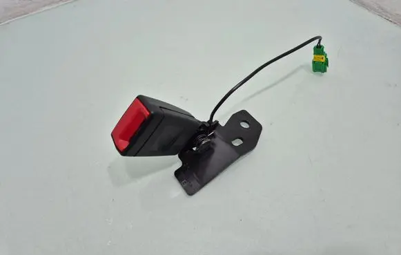 Jeep Renegade Middle seatbelt buckle (rear) 735598099