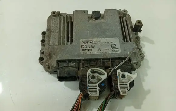 Volvo V50 Engine control unit/module 8692329