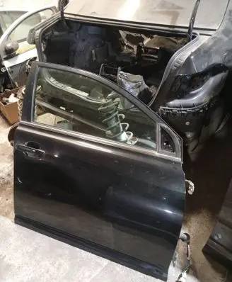 Toyota Avensis T250 Front door 3795
