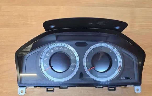 Speedometer (instrument cluster)