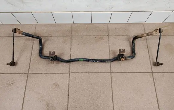 Nissan Note (E11) Front anti-roll bar/sway bar 