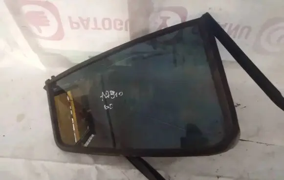Toyota Corolla Verso AR10 Rear side window