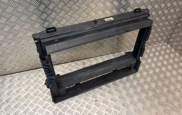 BMW 5 E60 E61 Radiator trim 7787830 22793115